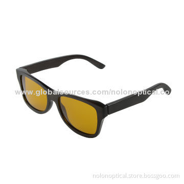 True color wooden sunglasses with polarized lenses
